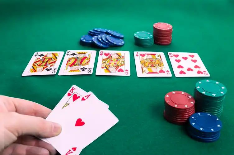 Panel promosi MMA menampilkan bonus sambutan, cashback mingguan, dan tier loyalitas sakti123